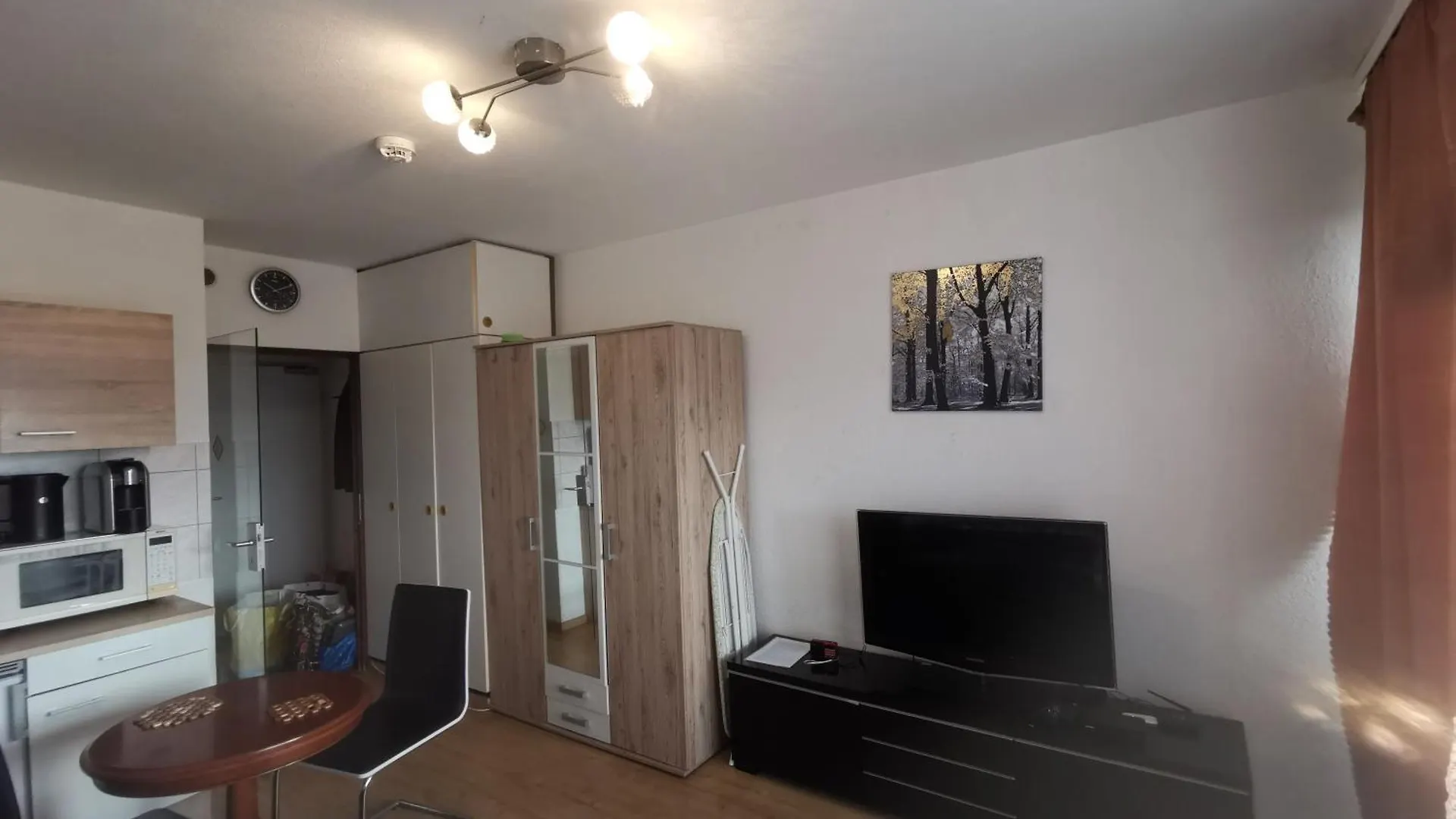 1-Zi Apartment Naehe U-Bahn U-3, Balkon, Garage location
